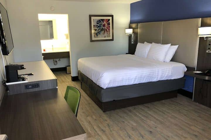 Room 8 of 27