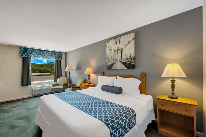 Room 10 of 37