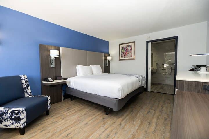 Room 4 of 27