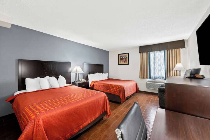 Room 6 of 47