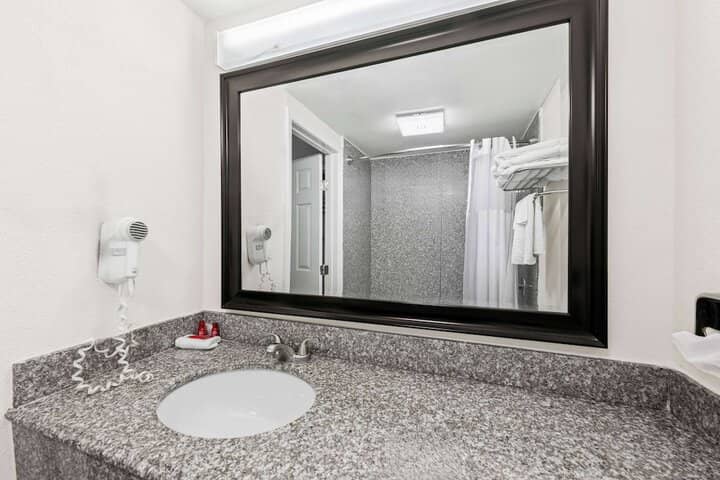 Room 32 of 47