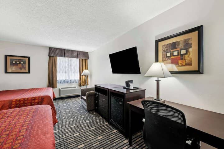 Room 25 of 47