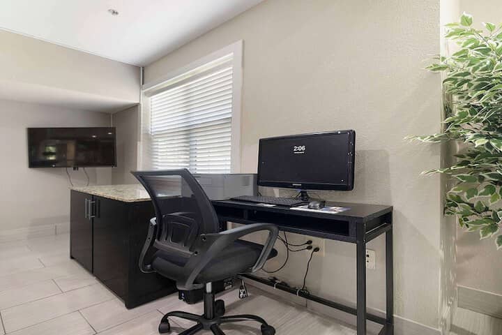 Business Center 42 of 43