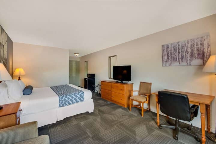 Room 11 of 37