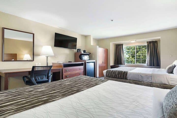 Room 10 of 43
