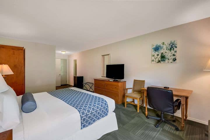 Room 8 of 37