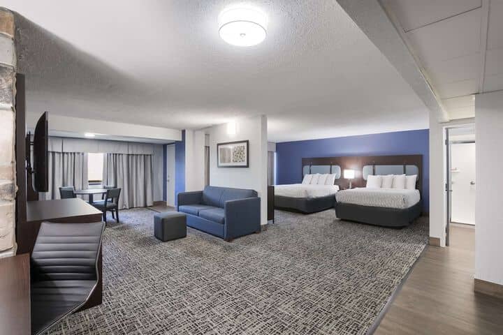 Room 8 of 28