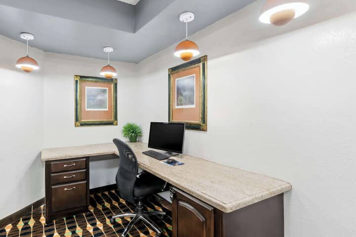 Business Center 45 of 47