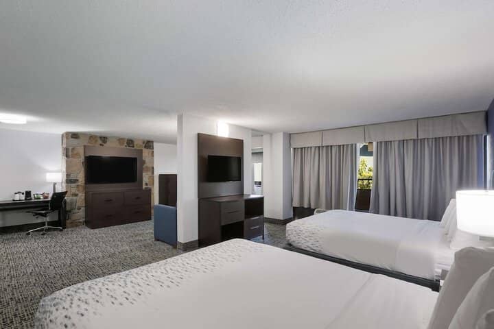 Room 9 of 28