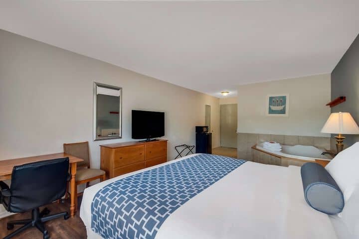 Room 14 of 37