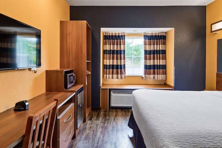 Room 6 of 24