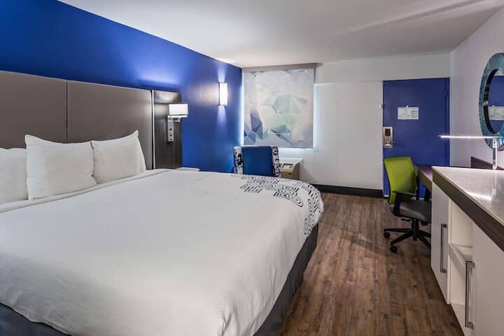Room 7 of 27