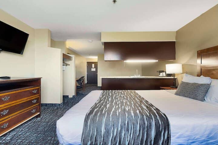 Room 17 of 43