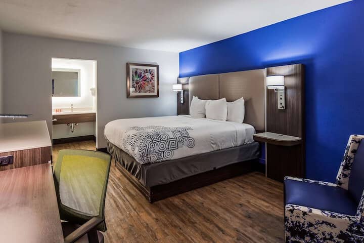 Room 13 of 27