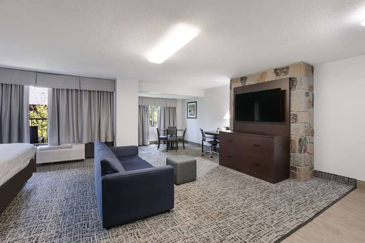 Room 5 of 28