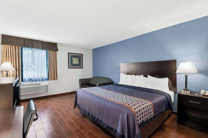 Room 9 of 47