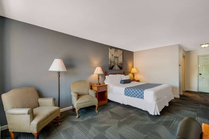 Room 9 of 37