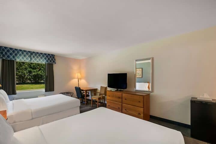 Room 17 of 37