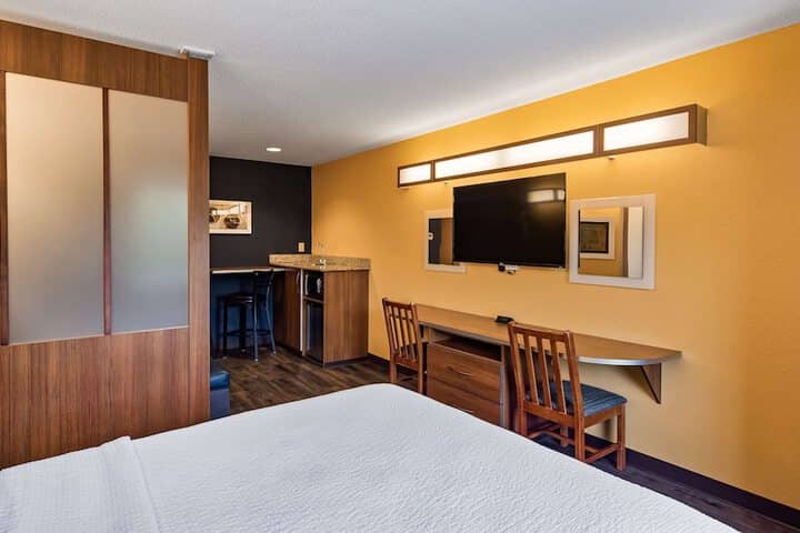 Room 11 of 24