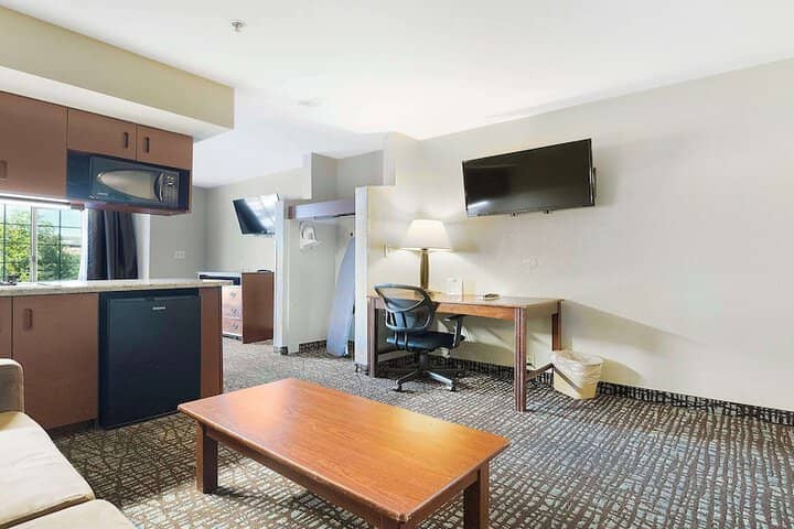 Room 30 of 43