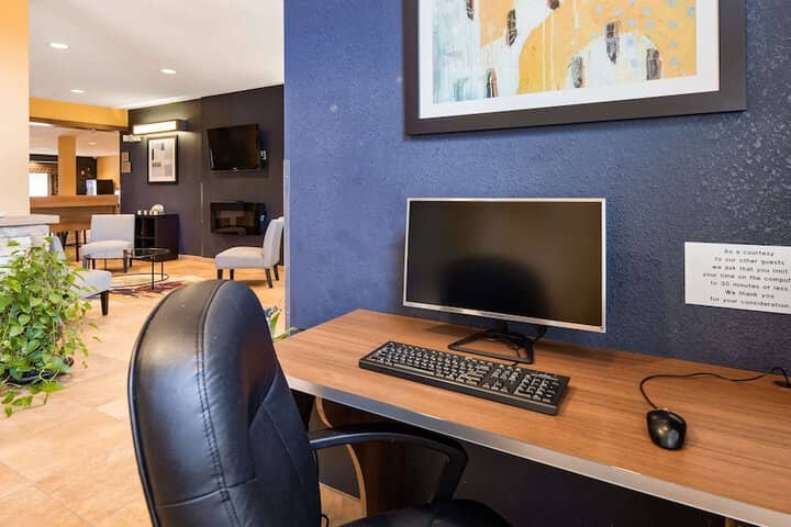 Business Center 22 of 24