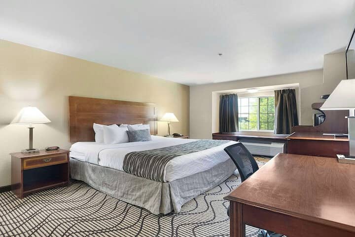 Room 4 of 43