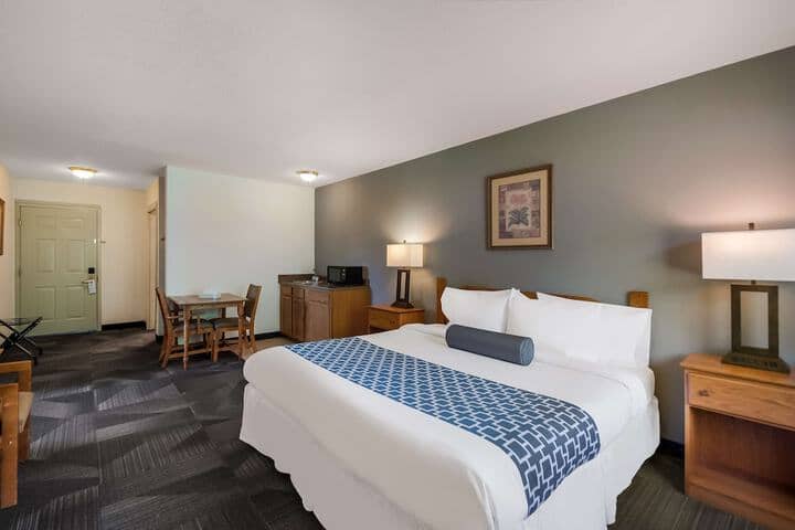 Room 4 of 37
