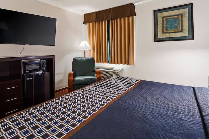 Room 4 of 47