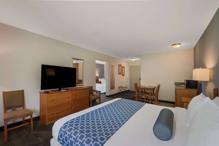 Room 5 of 37