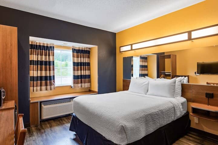 Room 4 of 24