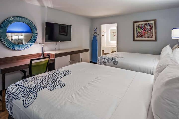 Room 10 of 27