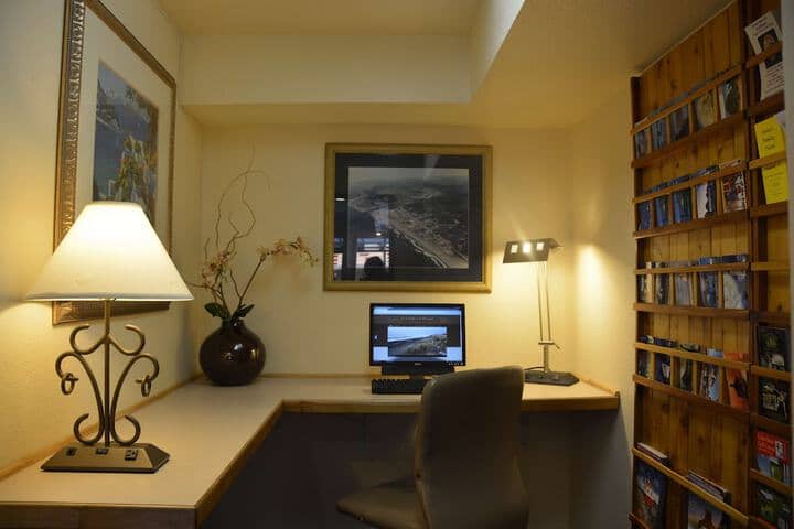 Business Center 11 of 17