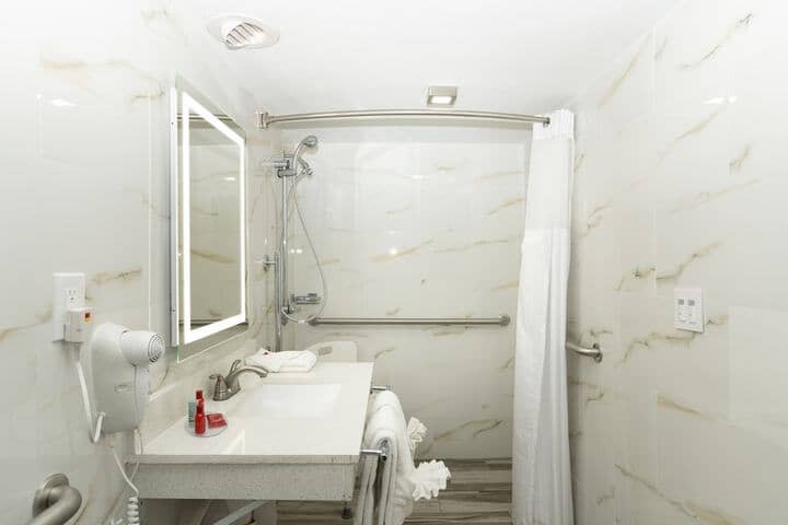 Room 16 of 27