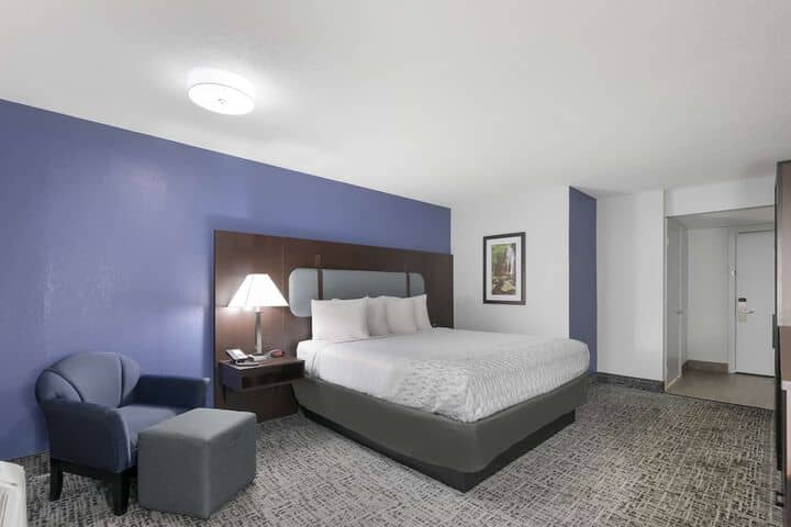 Room 16 of 28